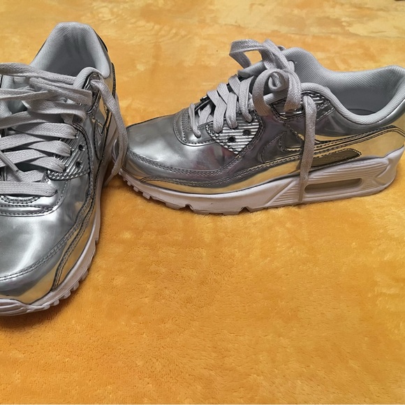 Nike Air Max metallic silver sneakers - Picture 6 of 8